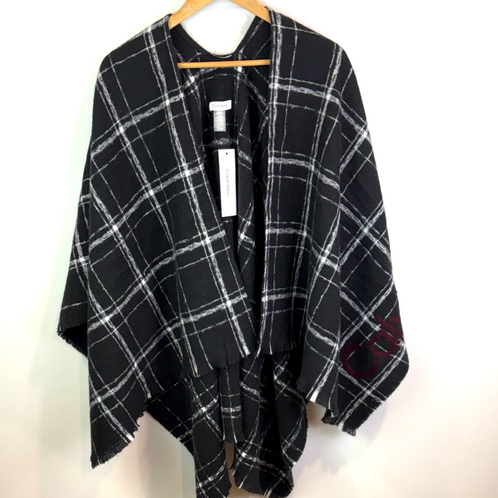 NWT Calvin Klein Black and White plaid shawl O/S